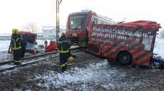 В Сербии поезд въехал в автобус с детьми: есть погибшие и раненые