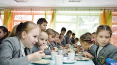 В школах и детских садах Харькова подорожает питание