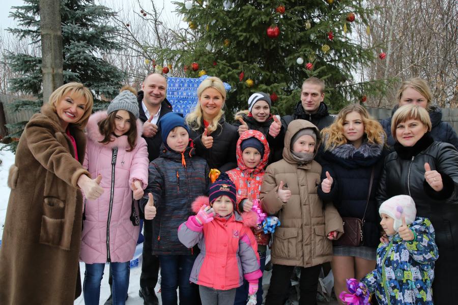 Багатодітна сім’я на Харківщині отримала ключі від нового будинку (відео)