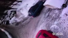 Обнародовано видео с места нападения на офицера полиции в Харькове