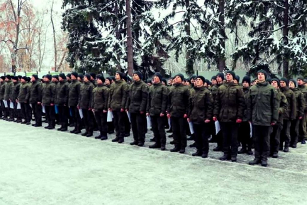 Харьковские военнослужащие поддержали пленных украинских моряков (видео)