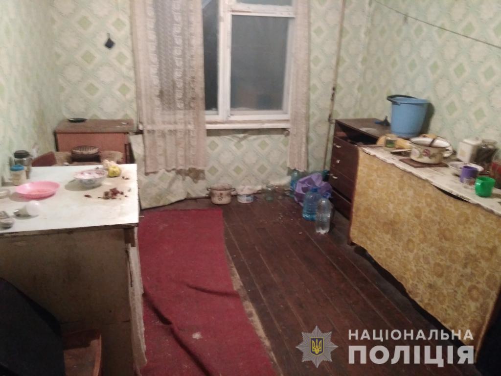 Забил до смерти: под Харьковом пьяный мужчина убил собственную мать (фото)