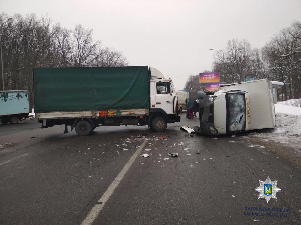 Столкновение грузовиков на Харьковщине: есть пострадавшие (фото)