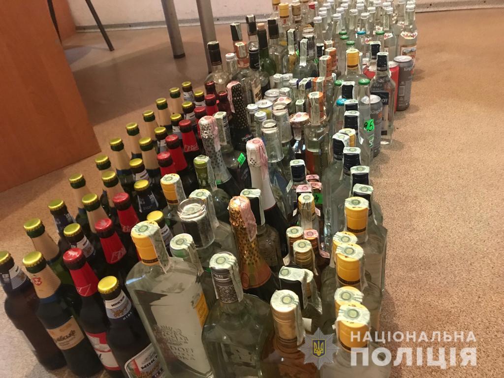 В харьковском магазине изъяли 84 бутылки алкоголя