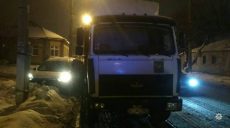 На Гольдбeрговской водитель легковушки не пропустил грузовик (фото)