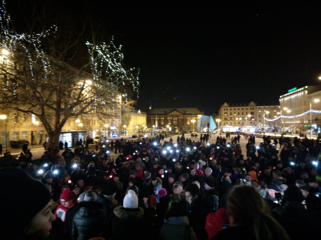 В Польше прошли многотысячные митинги в память об убитом мэре Гданьска