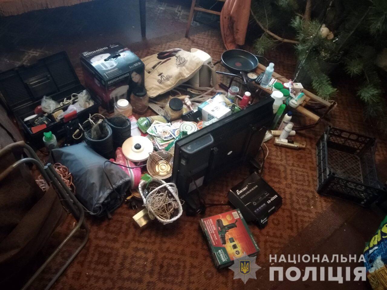 На Харьковщине молодой мужчина с подружкой обокрали дачу по соседству (фото)