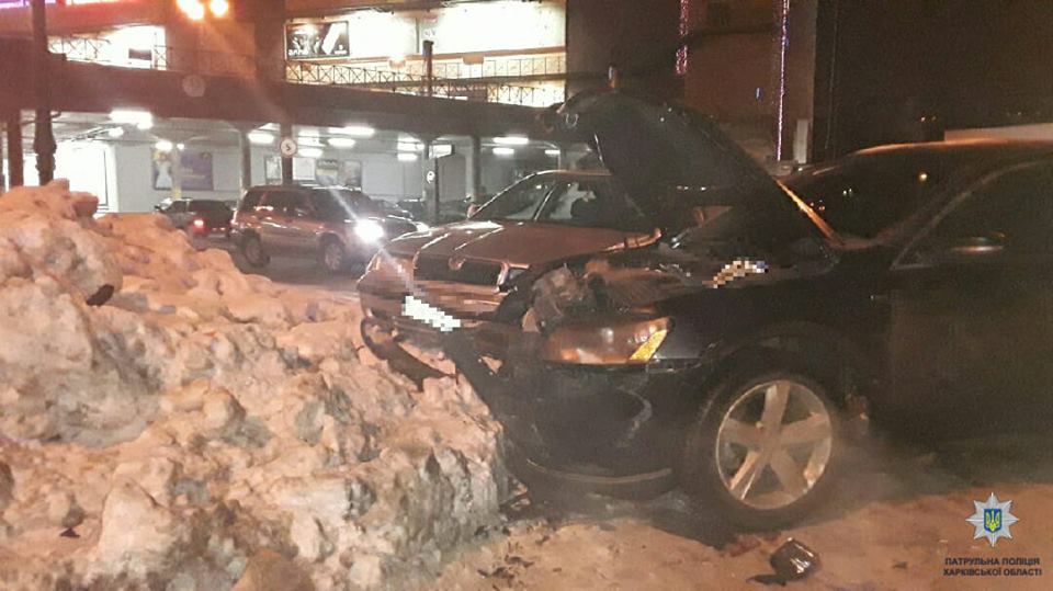 На Академика Павлова столкнулись ВАЗ 2106, Volkswagen Passat и Skoda Octavia (фото)