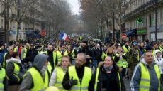 Во Франции во время акции «желтых жилетов» задержали 240 человек