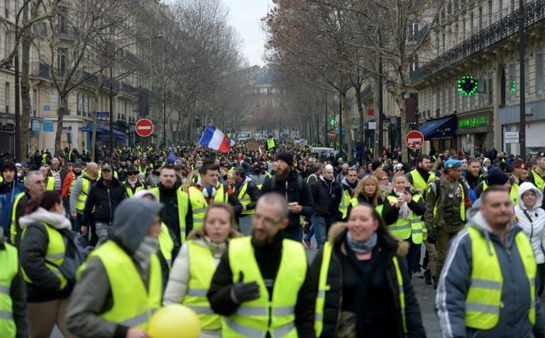 Во Франции во время акции «желтых жилетов» задержали 240 человек