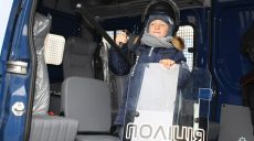 В Харькове дети примерили полицейскую форму, а взрослые — алкоочки