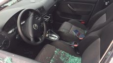 В центре Харькова граждане били стекла автомобилей (фото)