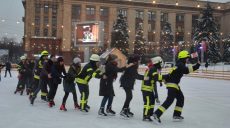 Спасатели покатались на коньках, чтобы предупредить граждан об опасности кататься на водоемах (видео, фото)