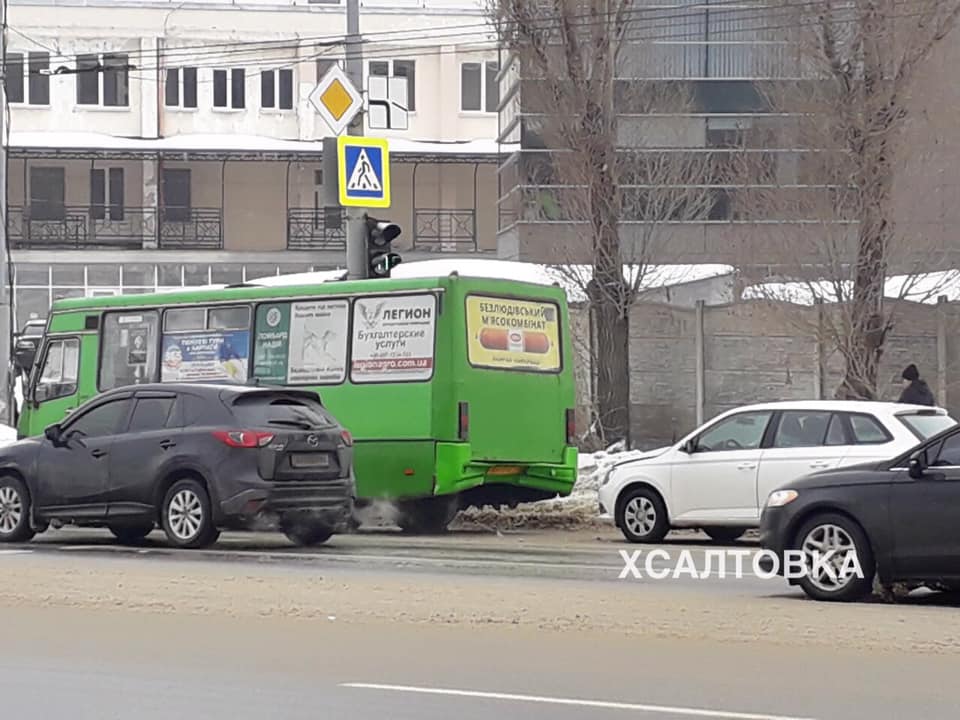 В Харькове столкнулись Skoda Fabia и маршрутка