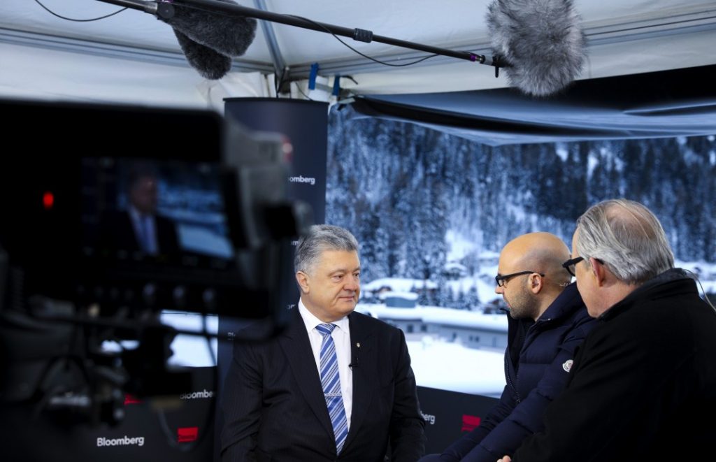Россия вмешивается в выборы в Украине, — Порошенко