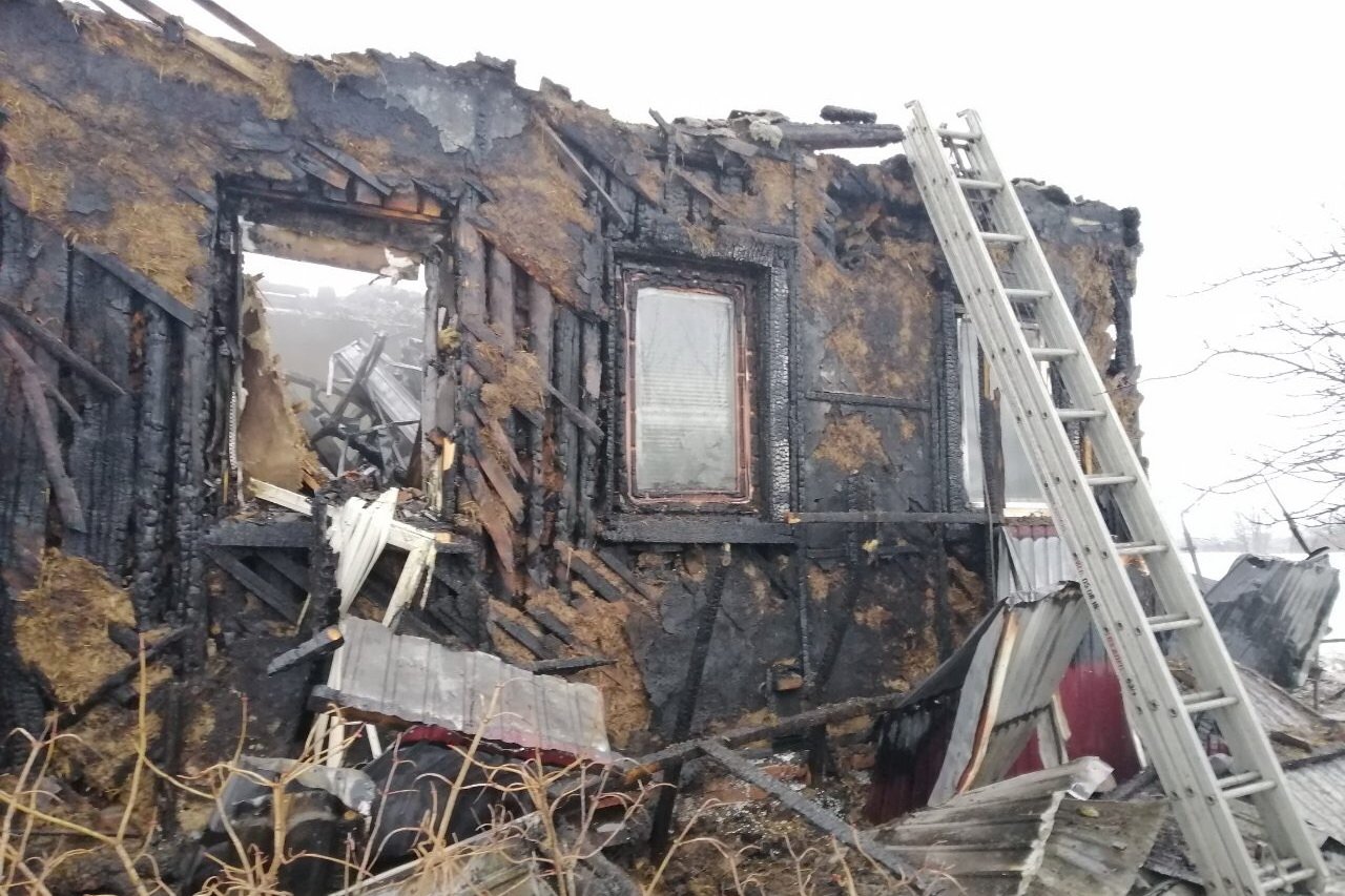 В Дергачевском районе сгорел жилой дом.  ЧП произошло ночью 30 января на улице Плехановской, 8 в селе Слатино. Пострадавших нет