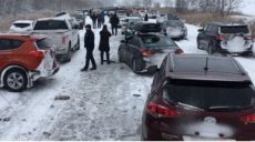 Из-за снегопада столкнулись 50 автомобилей (фото)
