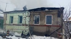 В Харькове горел частный дом: два человека пострадали