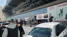 В харьковском супермаркете травмировалась женщина – граждане вышли на акцию протеста (фото)