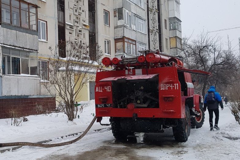 В девятиэтажке на Героев Сталинграда произошел пожар (фото)