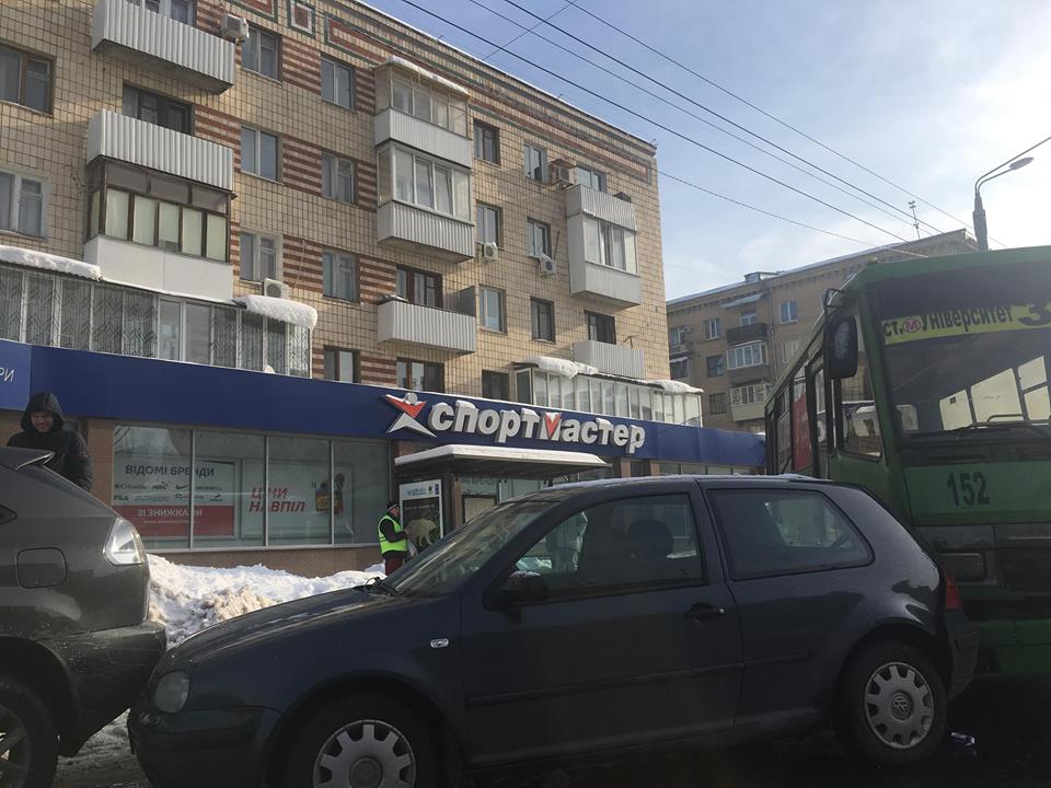 На проспекте Науки — тройное ДТП (фоторепортаж)