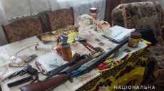 Под Харьковом у мужчины нашли дома оружие и боеприпасы (фото)