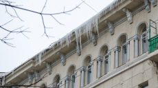 Городские власти предупредили харьковчан об опасности сосулек