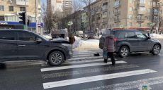 На пр. Науки столкнулись Hyundai и Suzuki (фото)