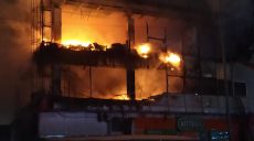 В сгоревшем ТРЦ в Харькове размещались магазины и ломбард (фото)