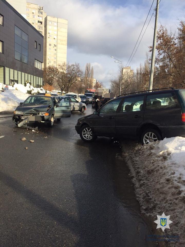 На Балакирева столкнулись Volkswagen и ВАЗ (фото)