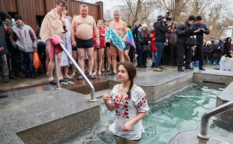 Як правильно підготуватися до пірнання в ополонці на Водохреща (відео)