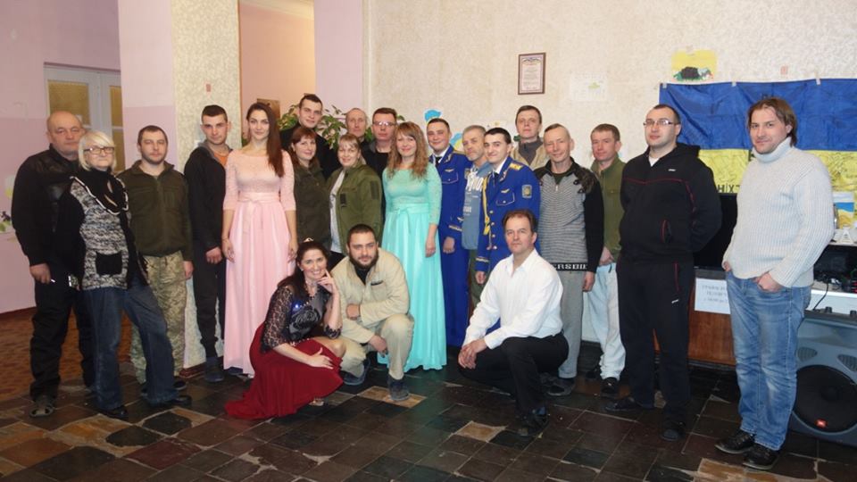 Военные артисты из Харькова гастролировали в зоне проведения ООС