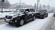Водитель BMW на Сумской не выдержал безопасную дистанцию и столкнулся с Toyota Land Cruiser