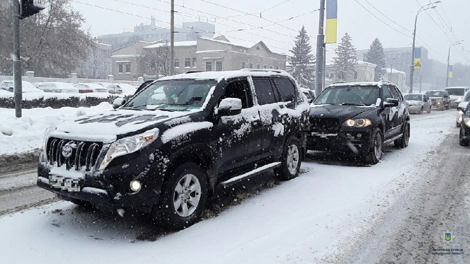 Водитель BMW на Сумской не выдержал безопасную дистанцию и столкнулся с Toyota Land Cruiser