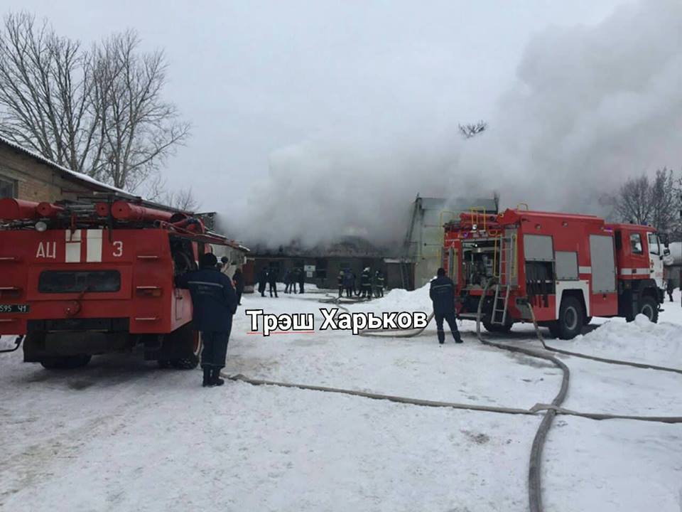 В Харькове перекрыли движение из-за пожара (фото, видео)