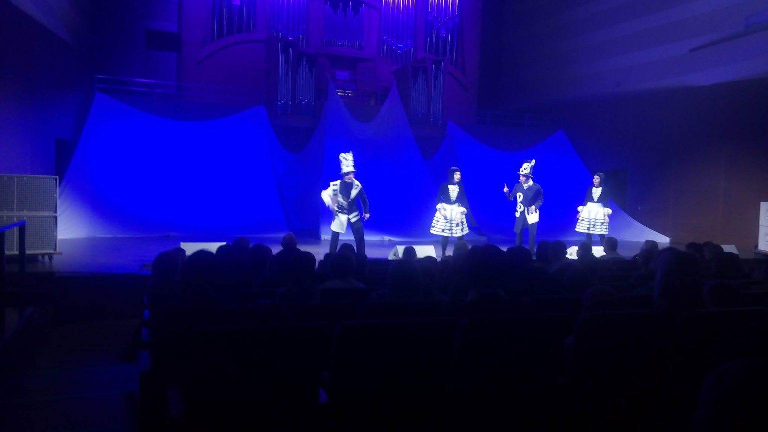 Харьковчан приглашают на премьеру новогоднего музыкального спектакля (фото)