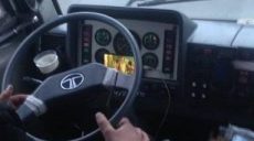 В Харькове водитель автобуса смотрел фильмы прямо за рулем