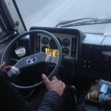 В Харькове водитель автобуса смотрел фильмы прямо за рулем