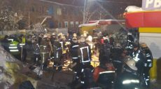 Падение крыши торгового павильона в Харькове: подробности (фото, видео)