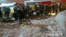 Полиция выясняет причины падения недостроенной конструкции (фото)