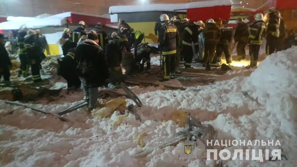 Полиция выясняет причины падения недостроенной конструкции (фото)