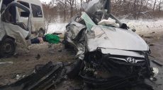 ДТП под Харьковом: жертв из авто достают спасатели (фото)