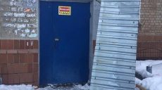 В Харькове на школьника упал козырек подъезда (фото)