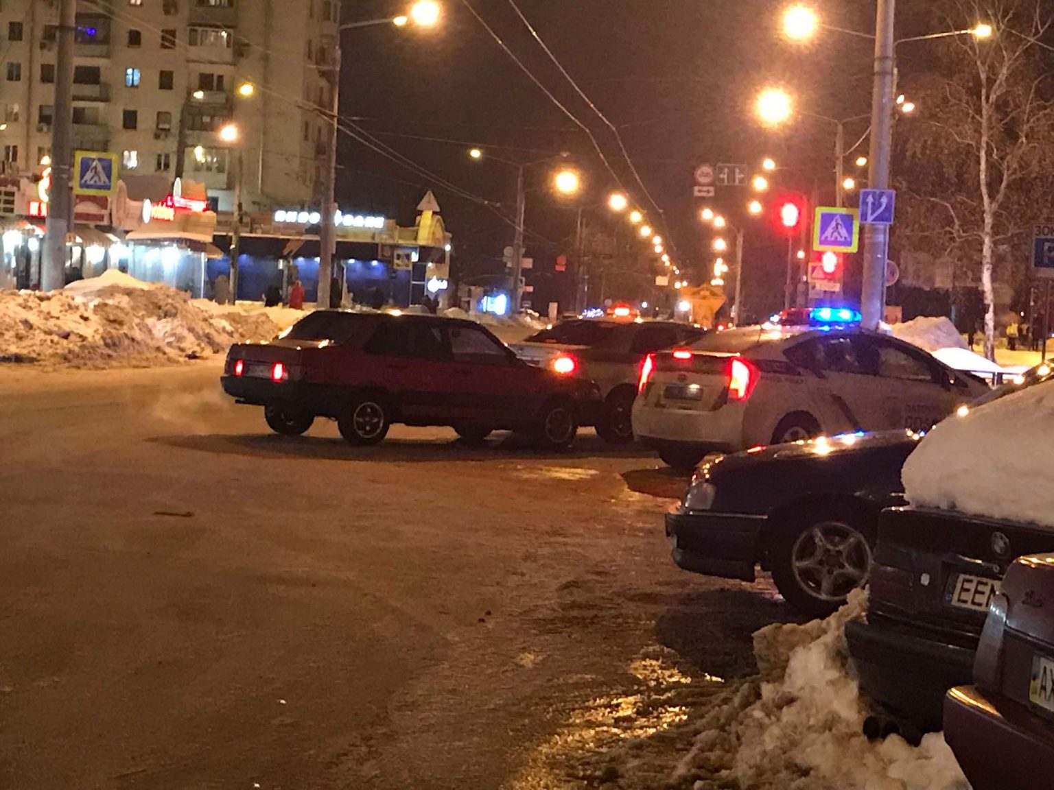 На Павловом Поле таксист подрезал иномарку (фото)