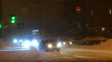 За сутки из-за снегопада в Харькове произошло около 100 ДТП