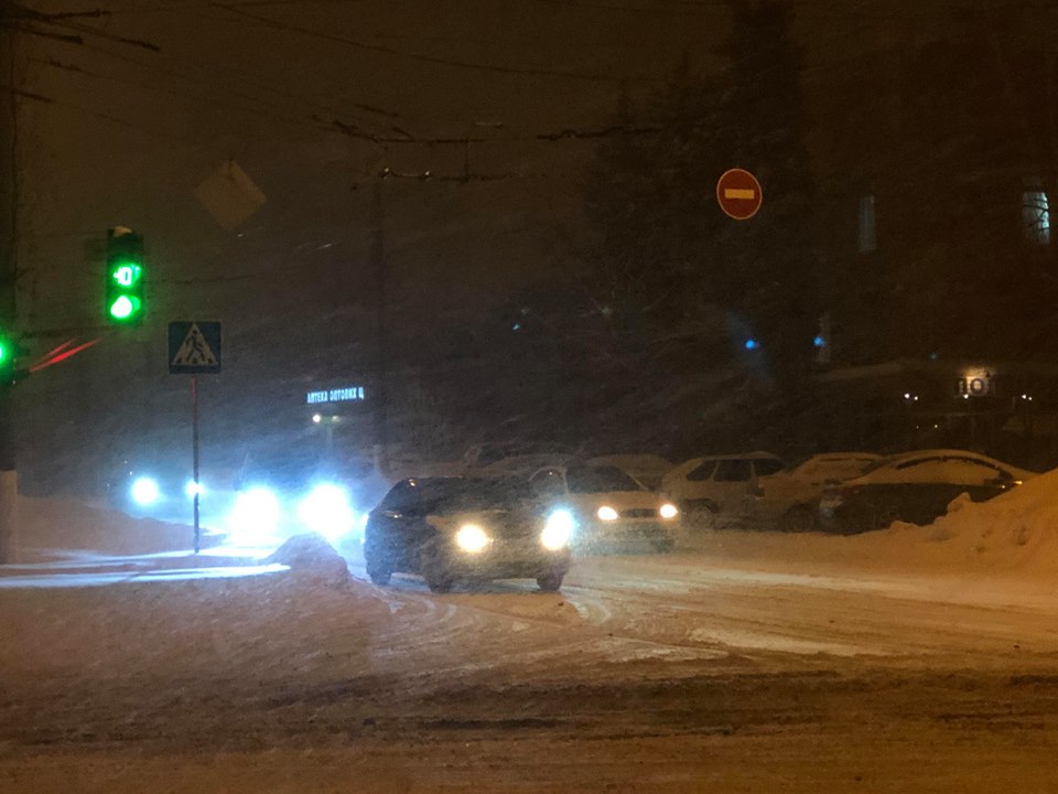 За сутки из-за снегопада в Харькове произошло около 100 ДТП
