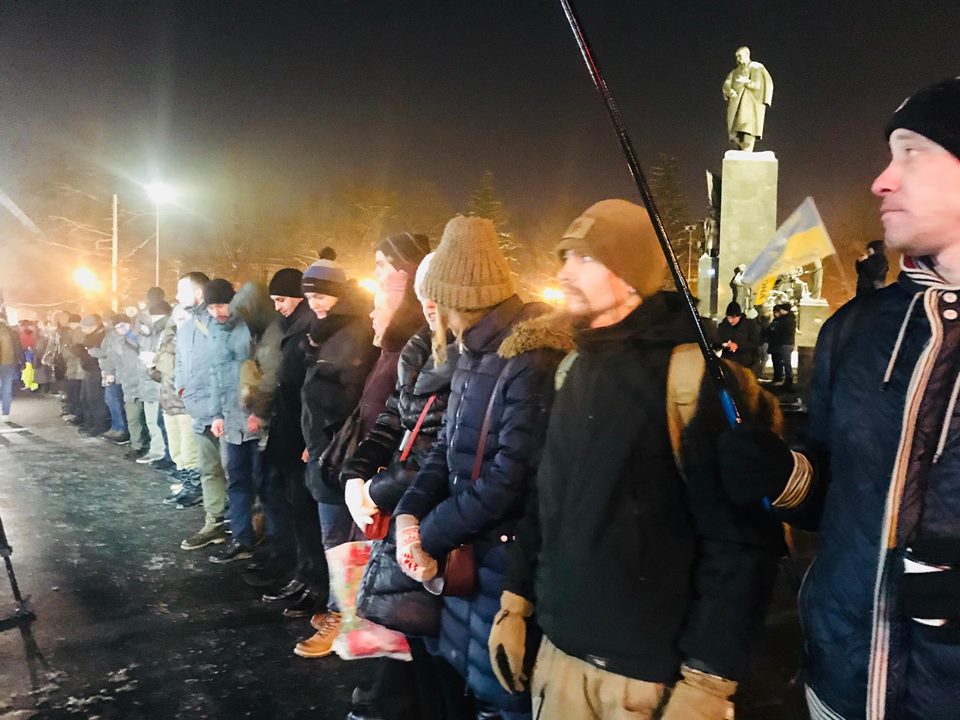В центре Харькова более двухсот человек взялись за руки (фоторепортаж)