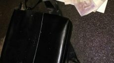В Харькове у мужчины вырвали сумку с деньгами