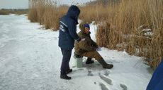 В погоне за каждой рыбкой водоемы массово атакуют любители зимнего лова, — ГСЧС