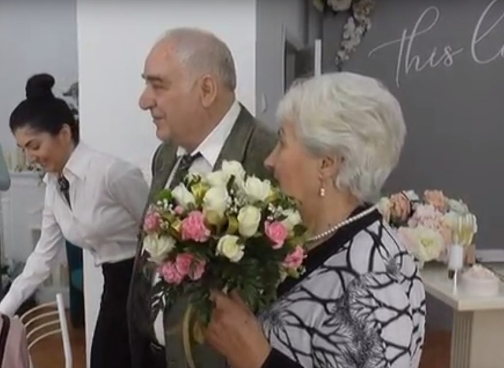 У Харкові повторно розписалася пара, яка разом вже 50 років (відео)